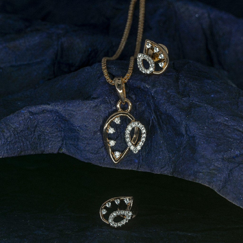 Rose gold pendant set