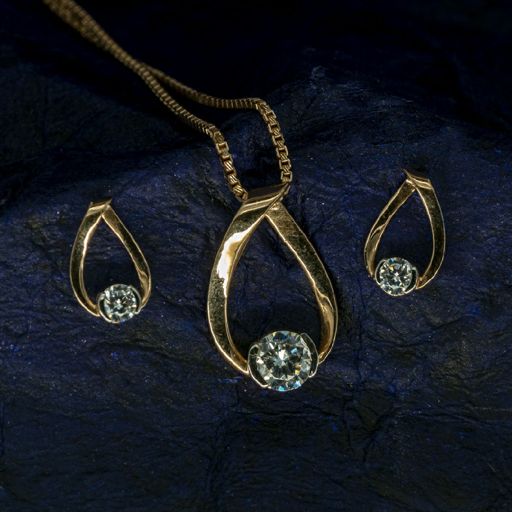 Rose gold pendant set