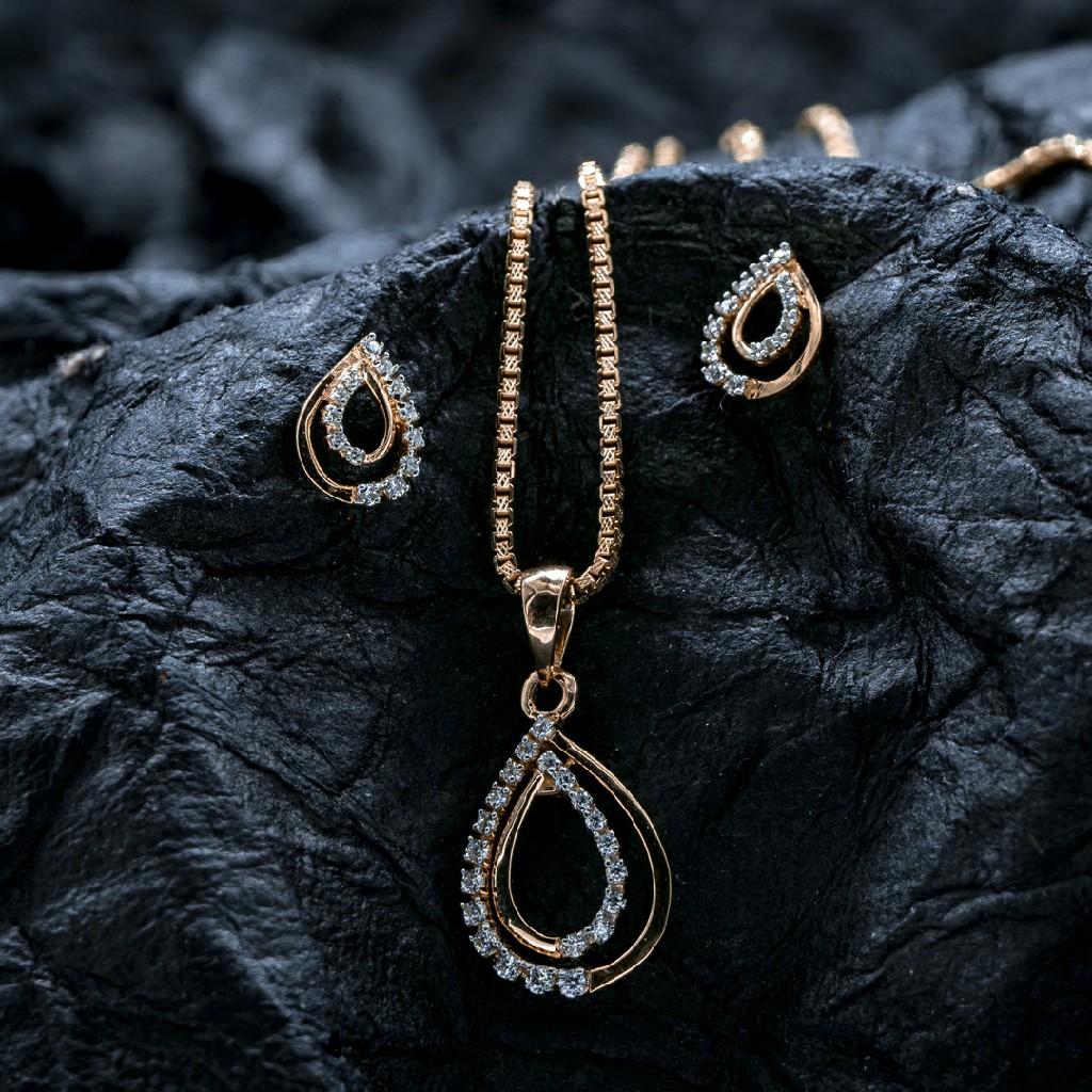 Rose gold pendant set