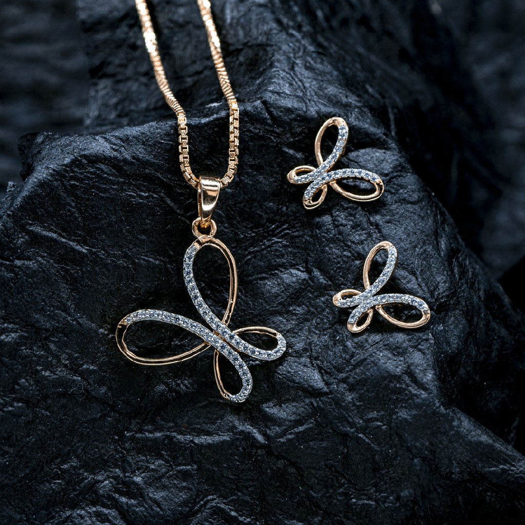 Rose gold pendant set