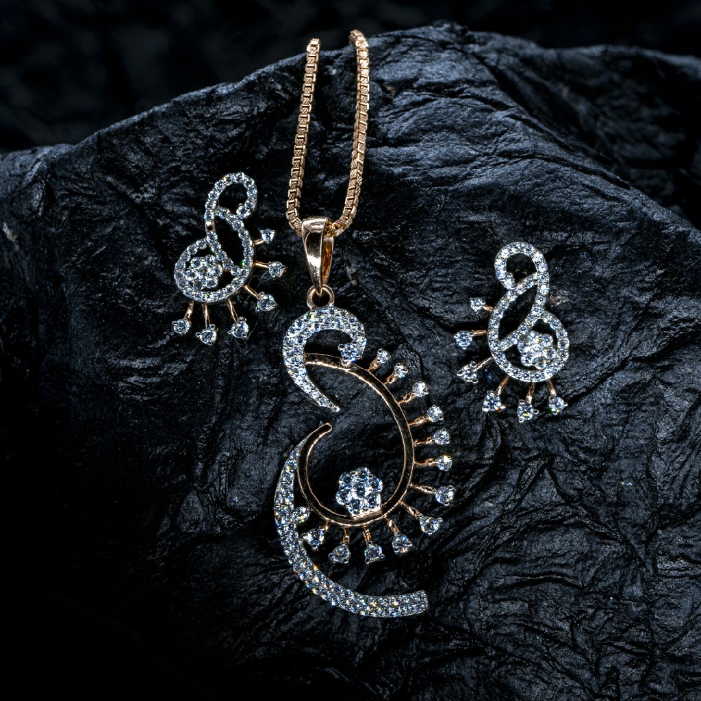 Rose gold pendant set