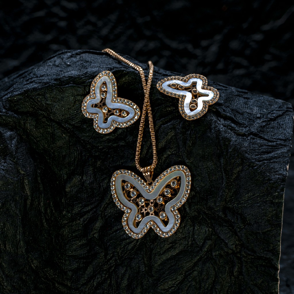 18ct rose gold pendant set