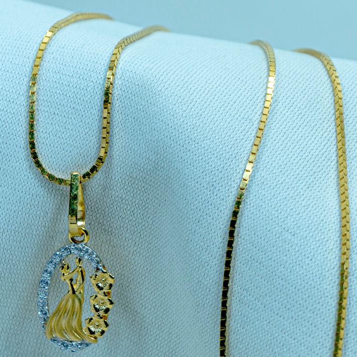 916 Gold Couple Pendant p18-579