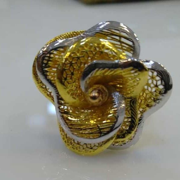 18KT  Stylish Rose Leaf  Gold Ring