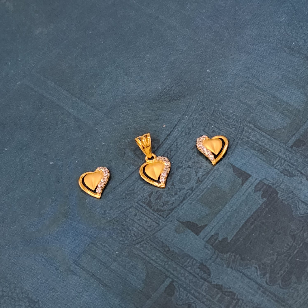 18K Gold Leaf Shape Pendant Set.