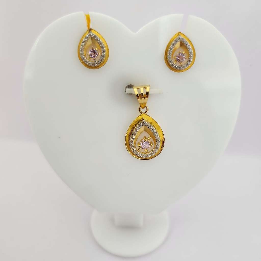 18K Gold Exclusive Ovel Shape Pendant Set