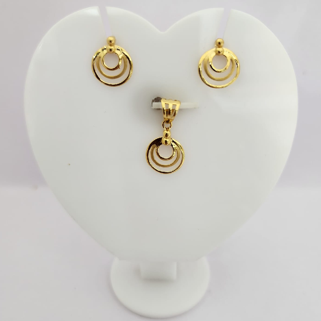 18K Gold Exclusive Round Shape Pendant Set