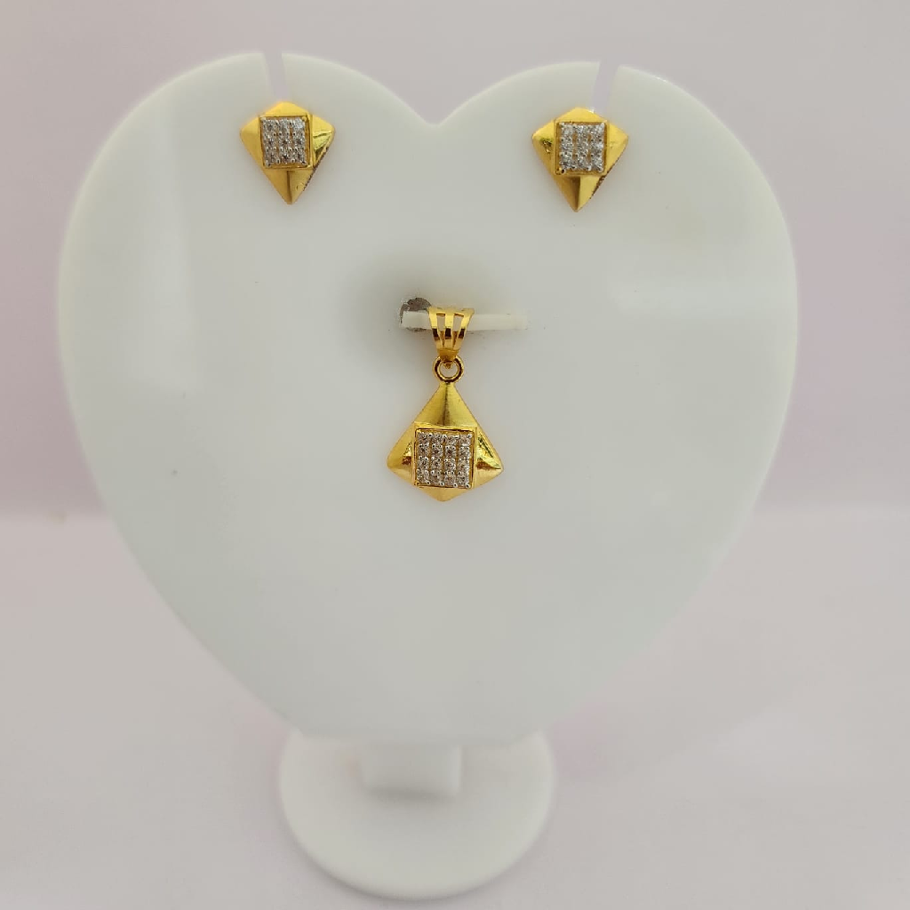 18K Gold Exclusive Ledies Pendant Set