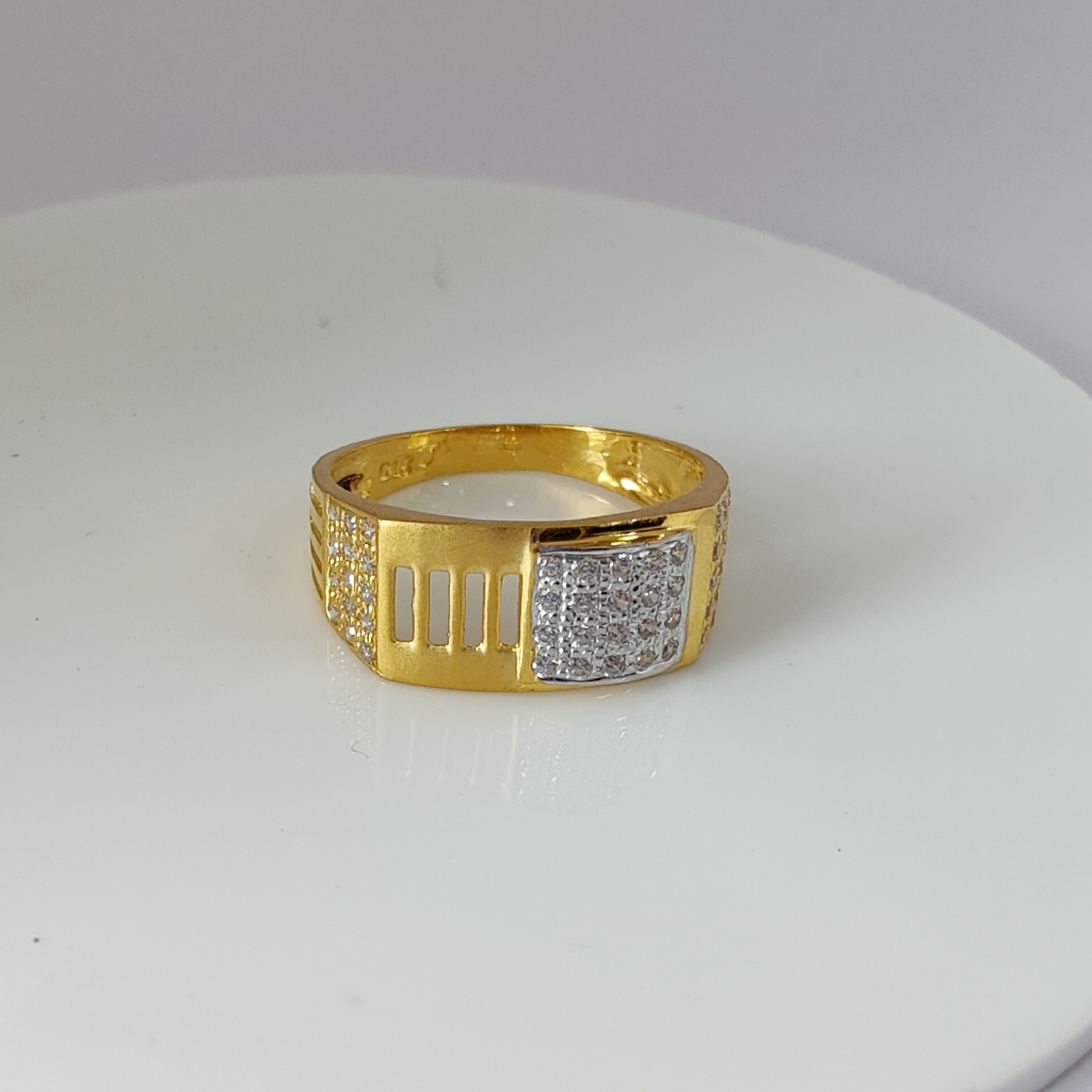 22k Gold Diamond Gents Ring