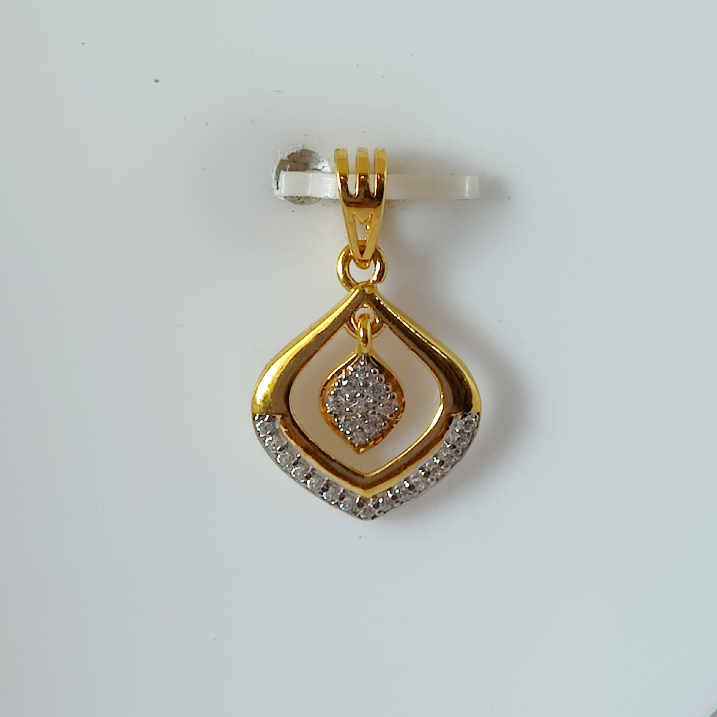 916 Gold Triangle Shape Diamond Pendant