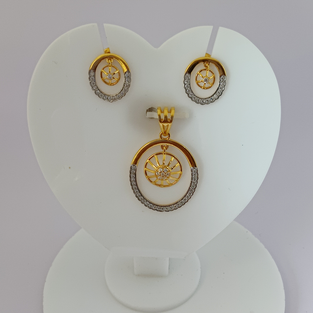 22K gold Diamond Round Shape Pendant Set