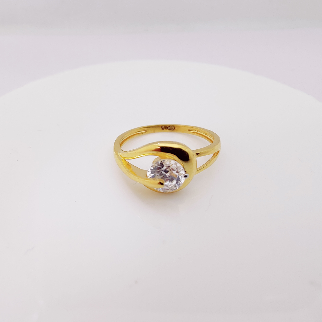 22k Gold White Singal Stone Exclusive Ring