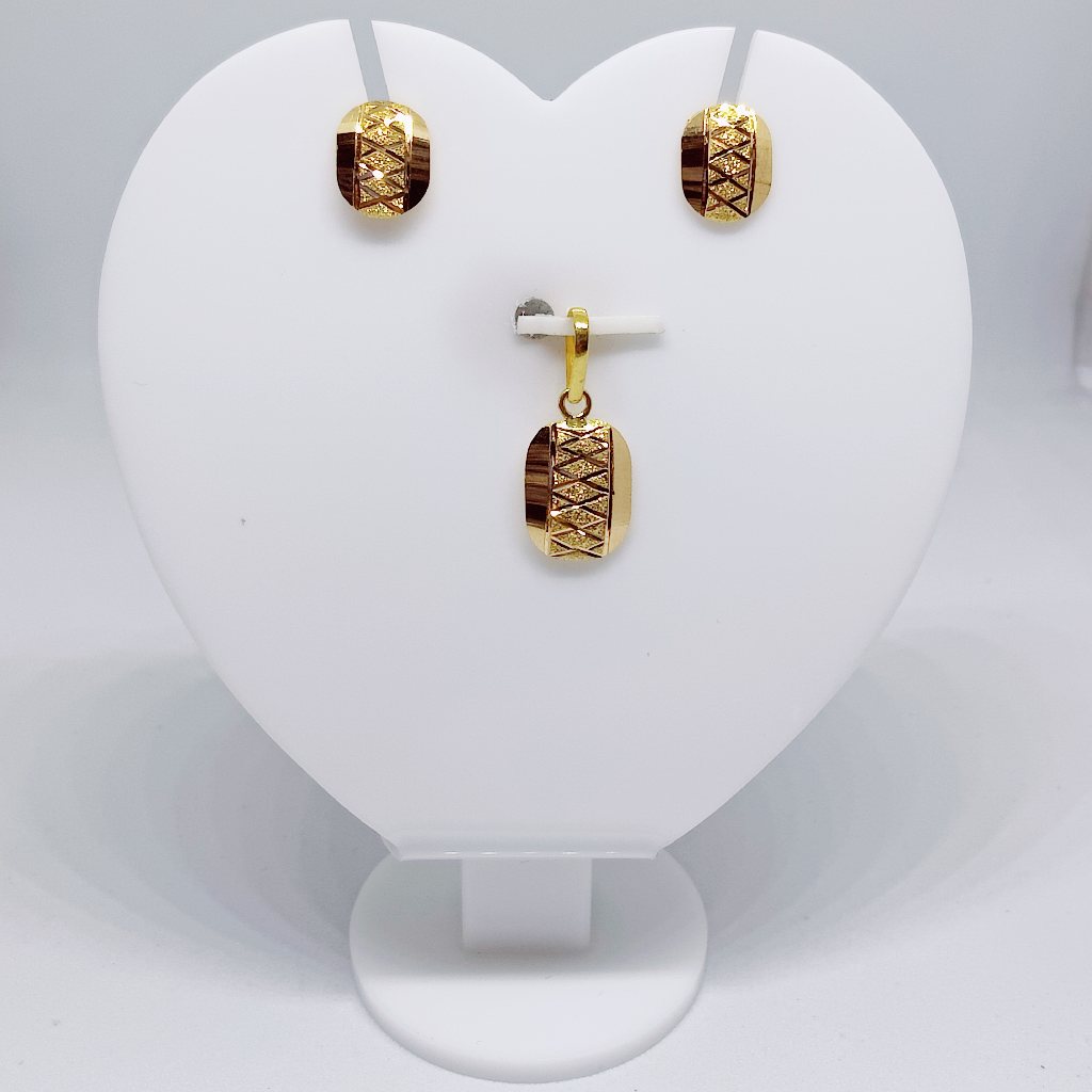 18k gold plain ladies pendant set