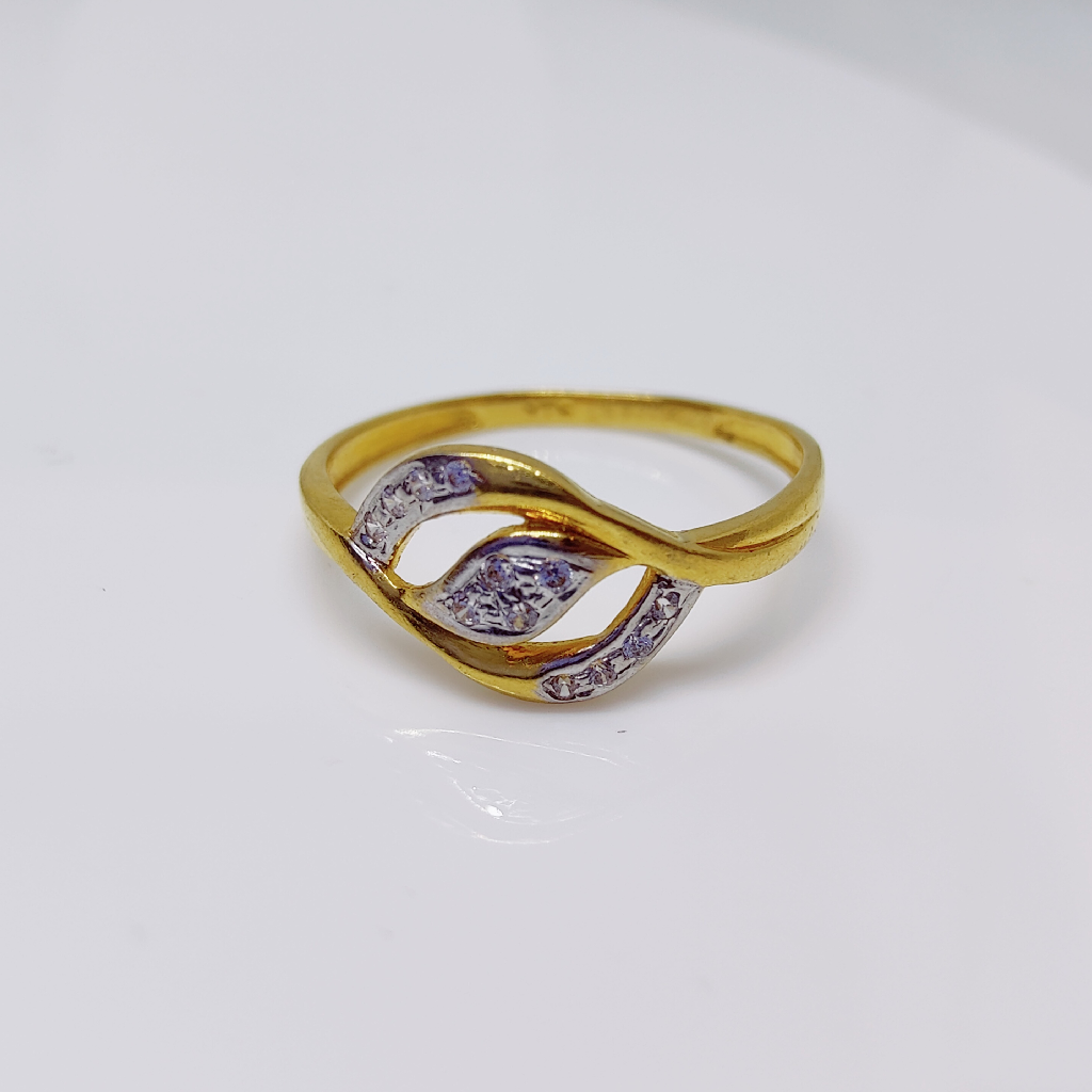 916 Gold Diamond Cross Ladies Ring