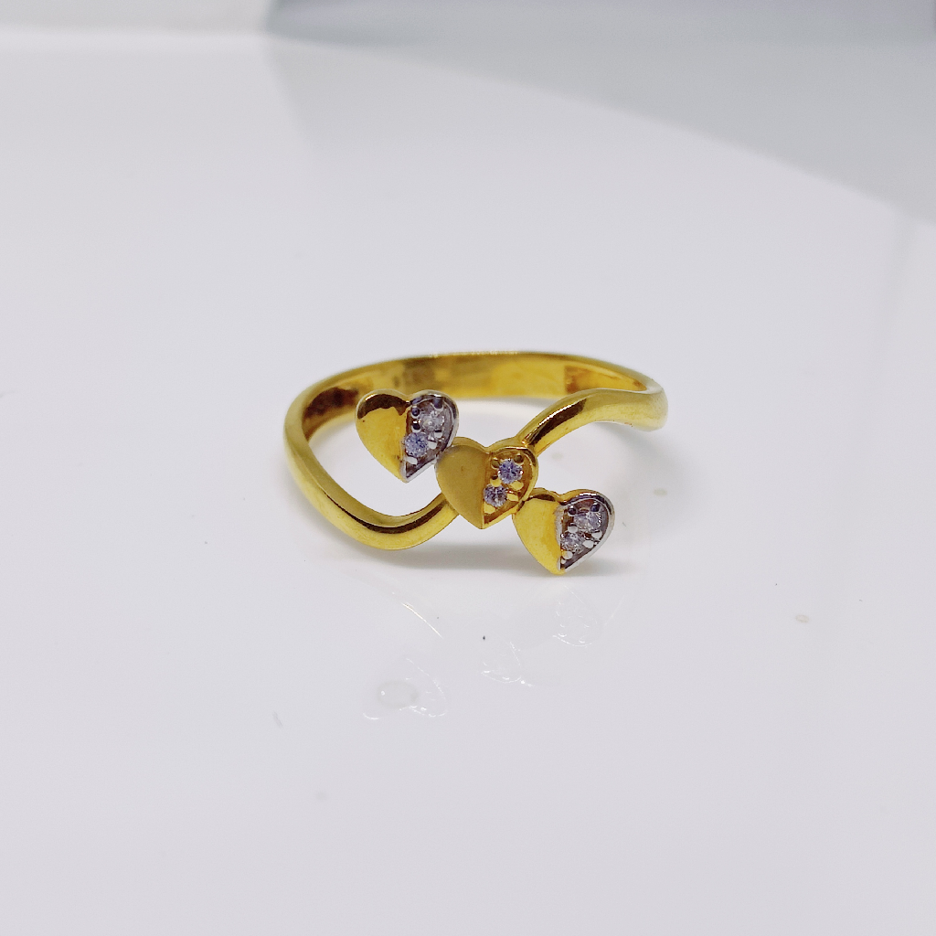 916 Gold Triple Heart Diamond Ladies Ring