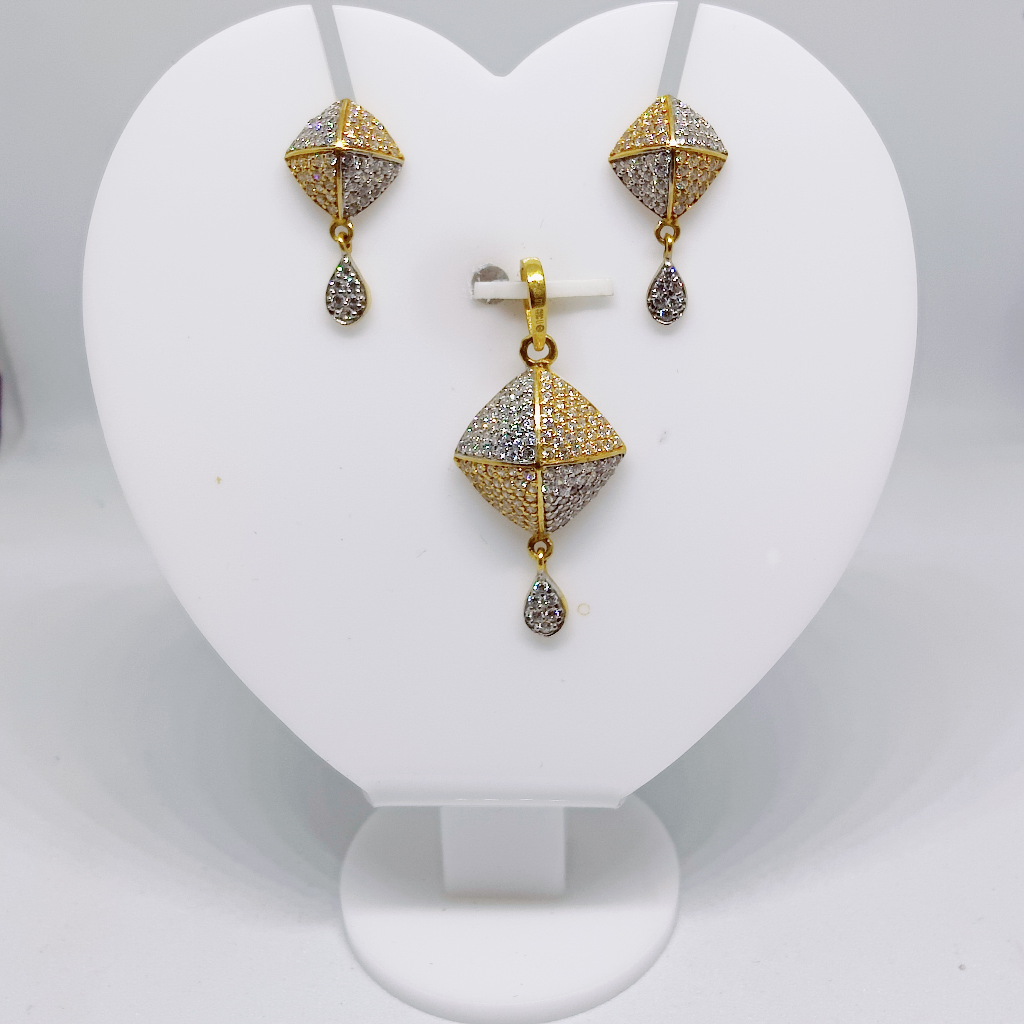 22k gold square diamond pendant set
