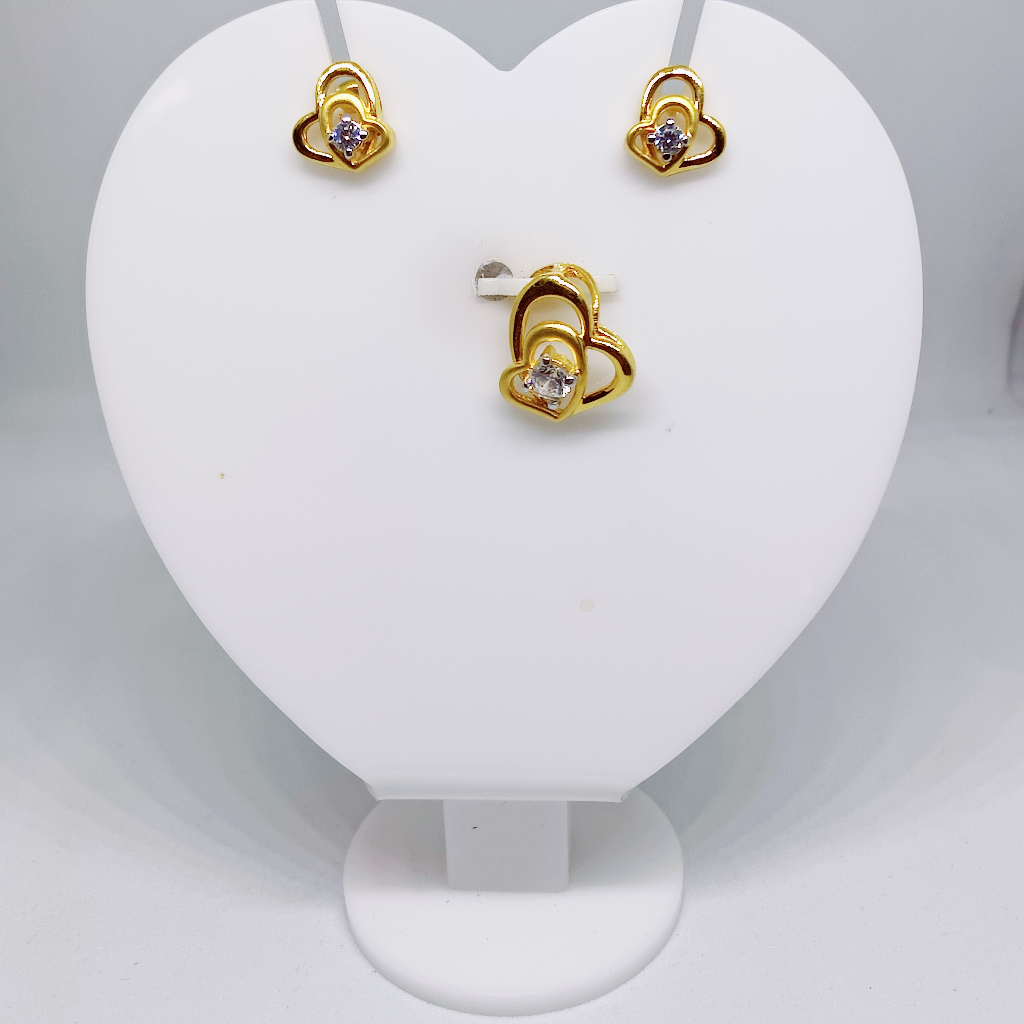 22k Gold Heart Shape Single Stone Pendant Set