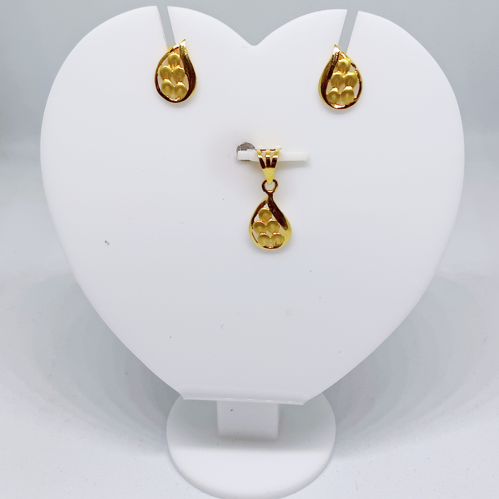 18k gold plain pan design pendant set