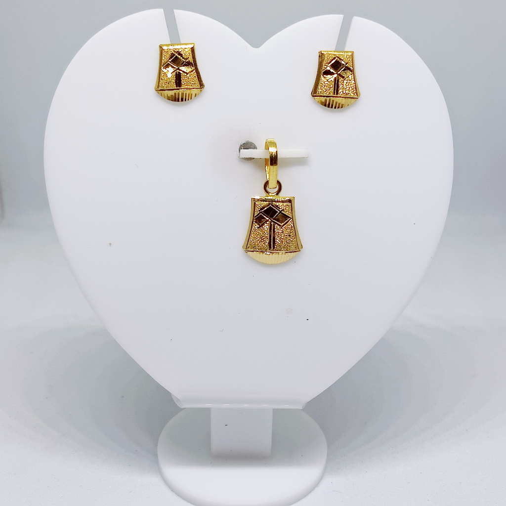 916 gold plain stylish  pendant set