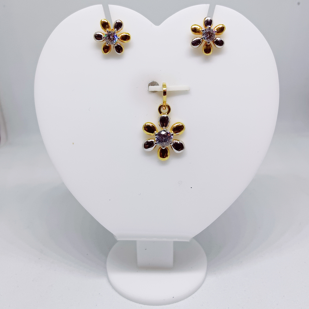 18k Yellow gold Plain flower design Single Stone pendant set