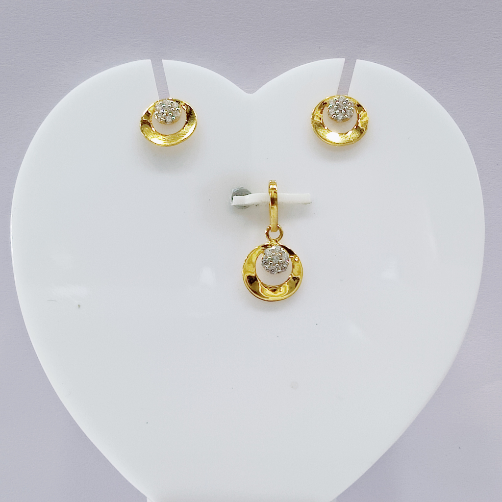 18k gold Stunning round shape CZ pendant set