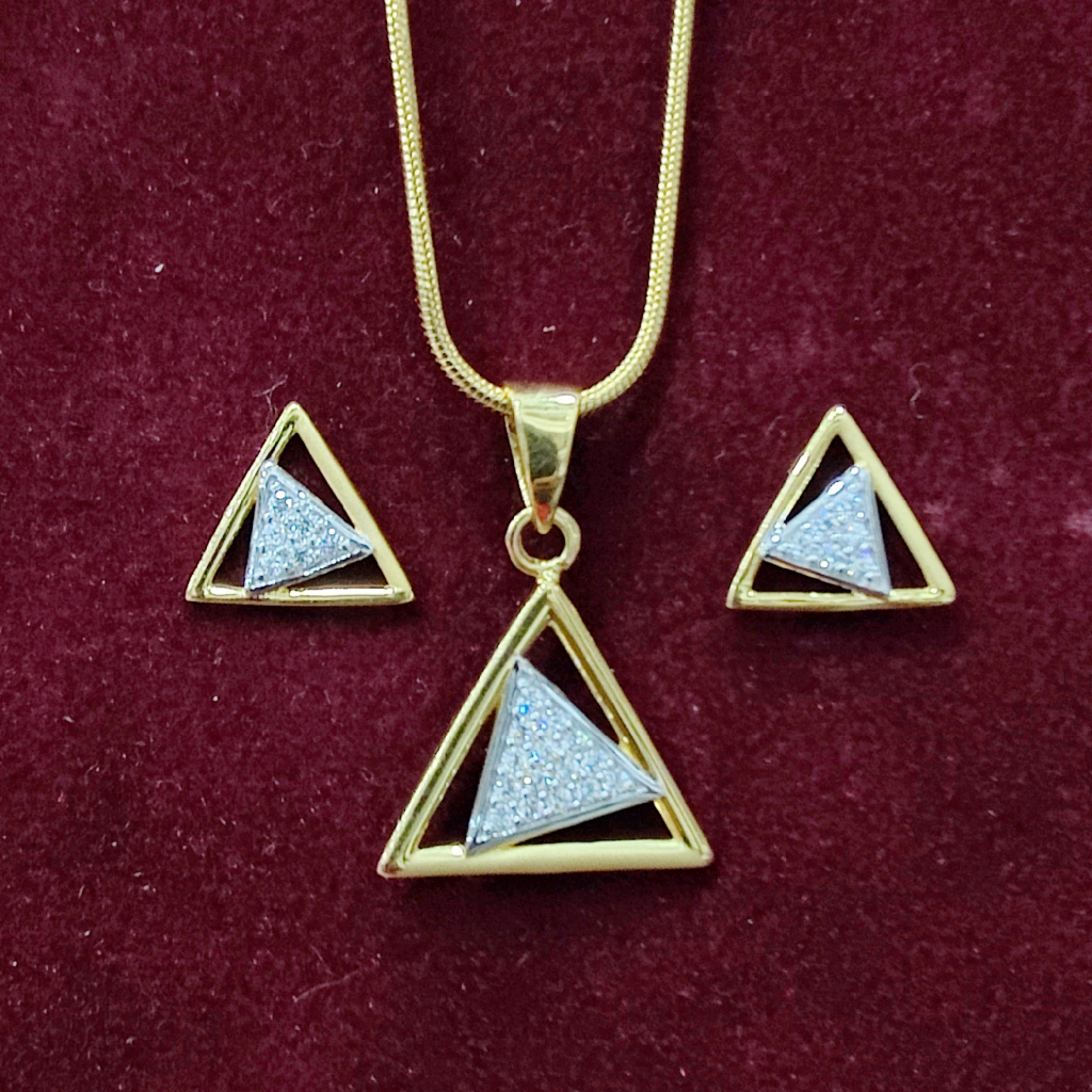 916 gold triangle exclusive diamond pendant set