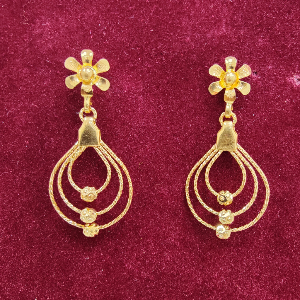 20k gold plain fancy design earrings