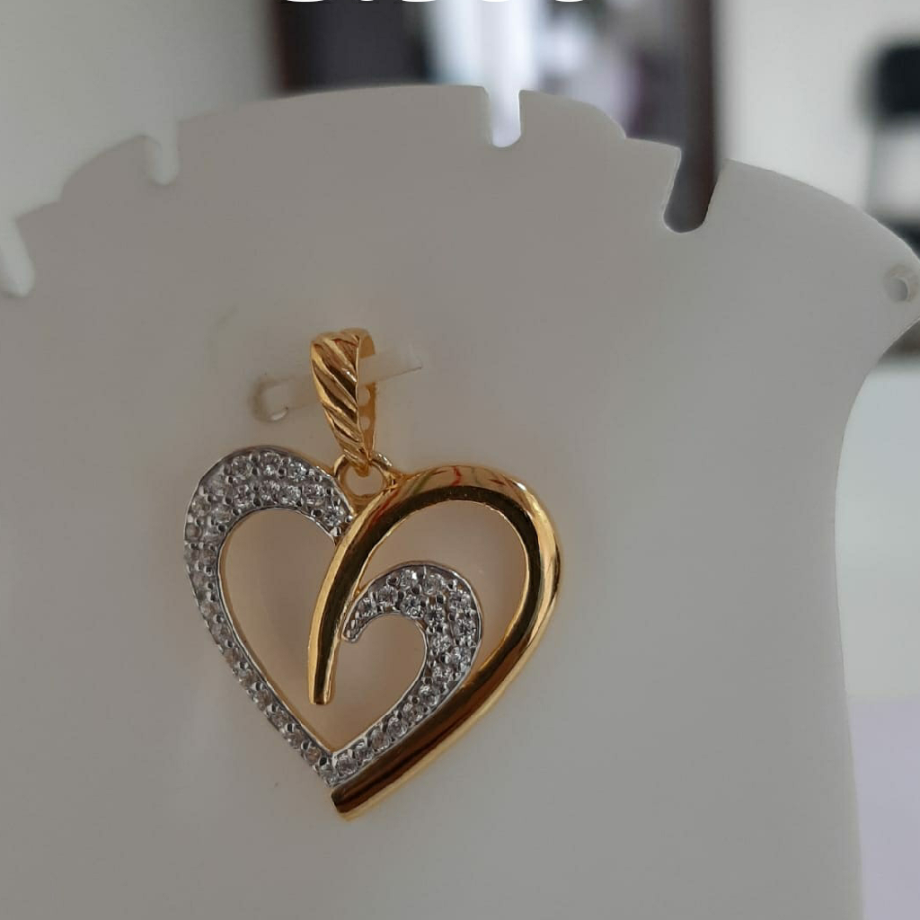 22k gold heart shape cz fancy pendant.