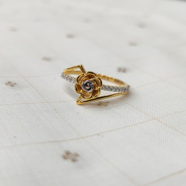 22KT Gold Hallmark Blue Flower Design Ring