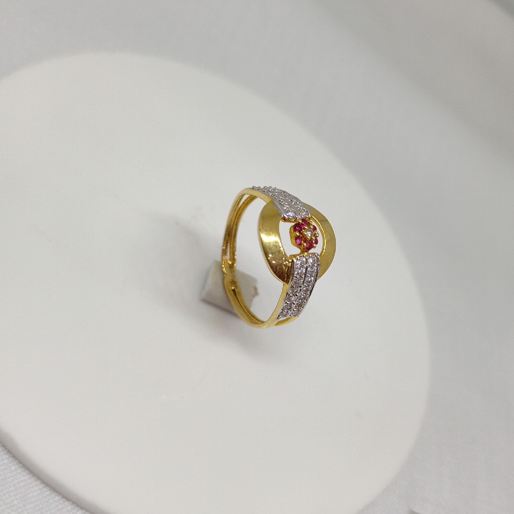 916 Gold CZ Ladies Ring