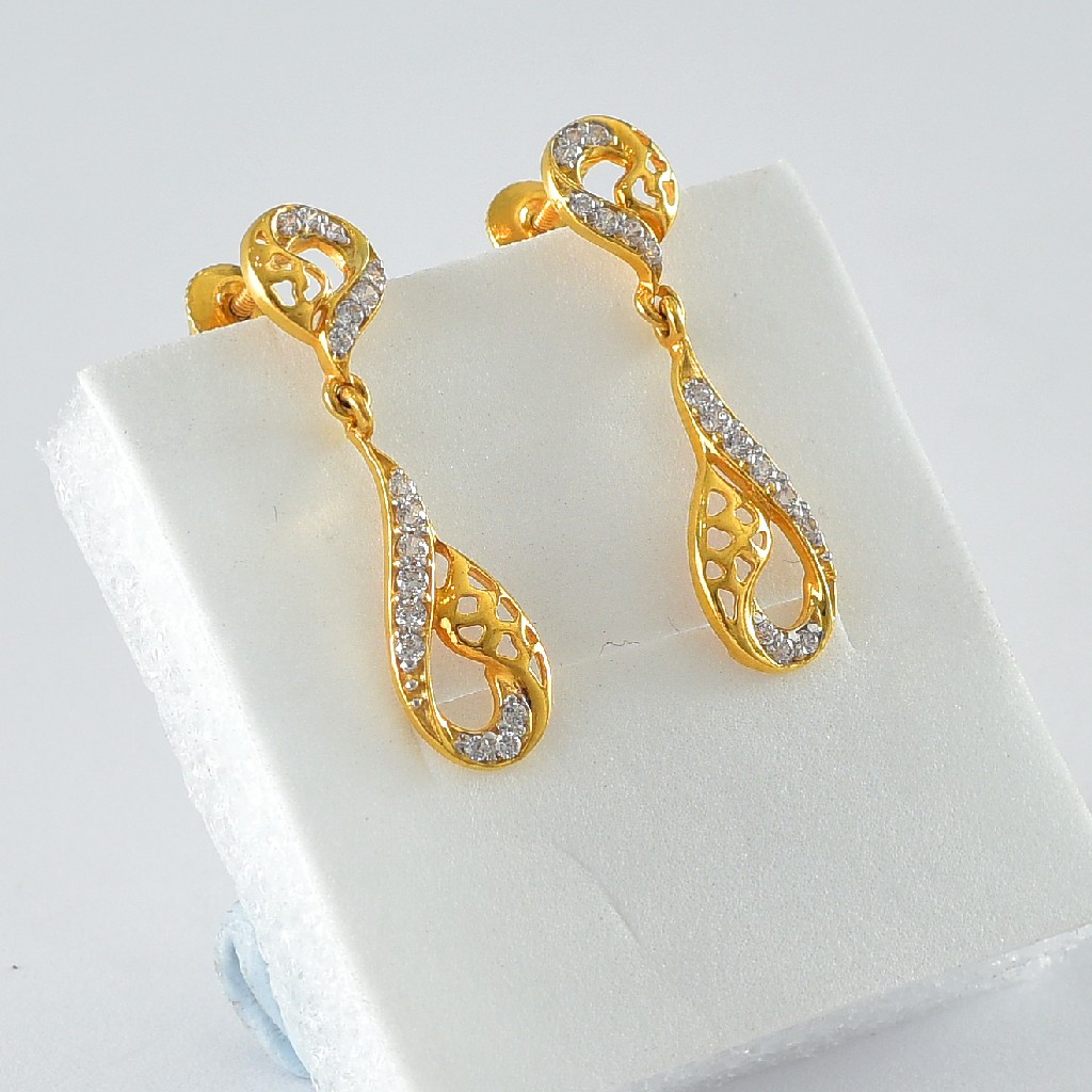 22k Gold Hanging Diamond Earrings