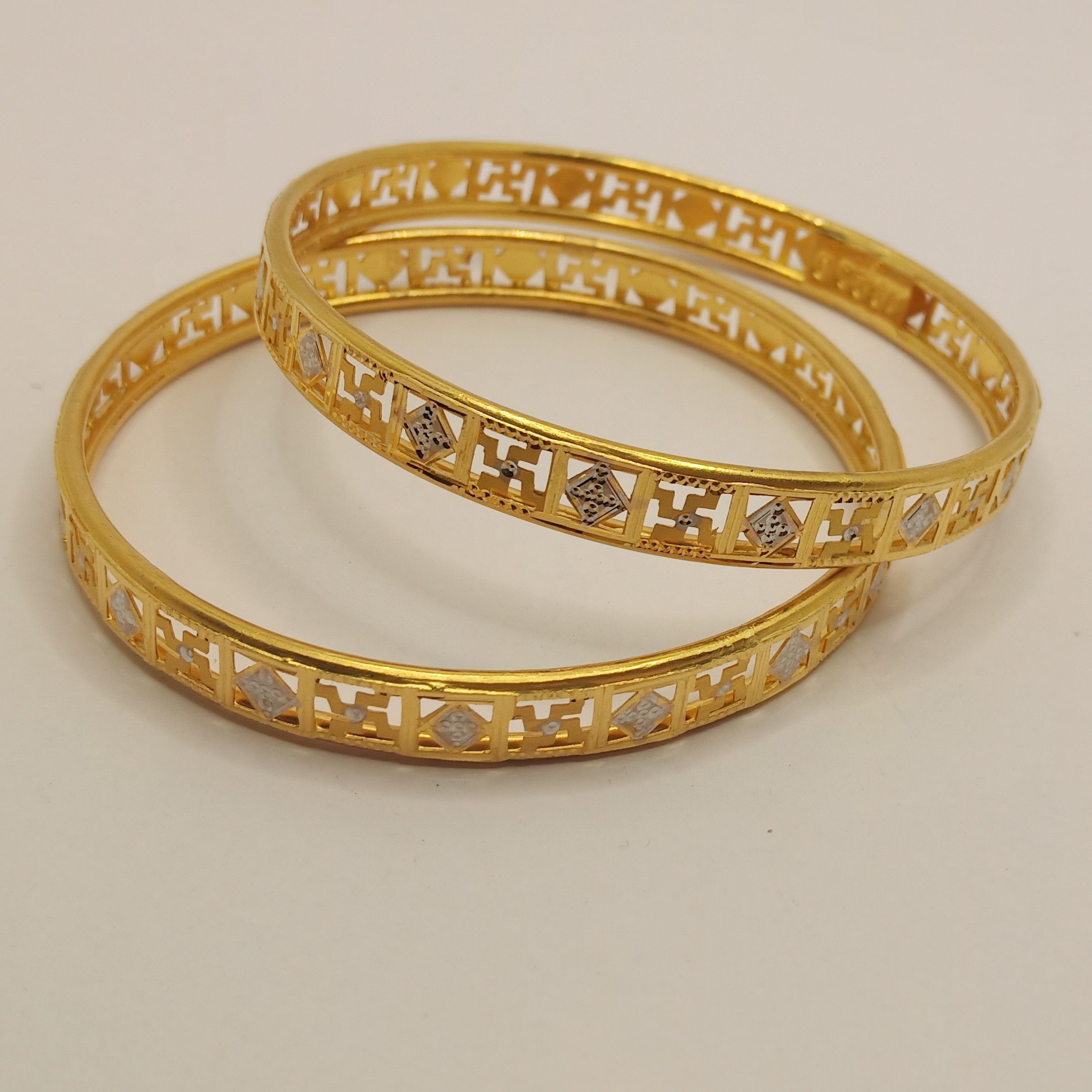 22K Gold Sathiya Design Kadli Bangle