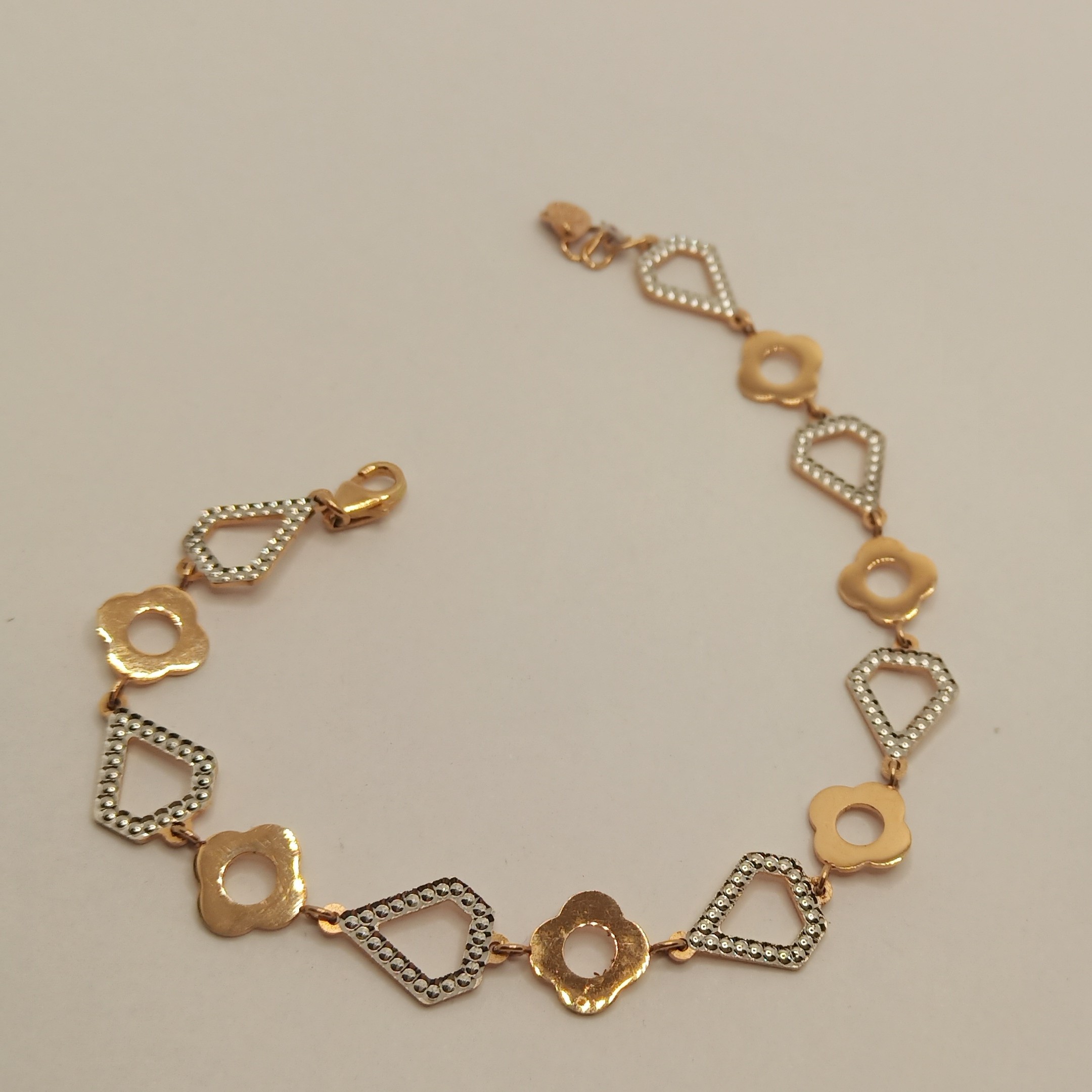 18K Gold Stunning Lucky