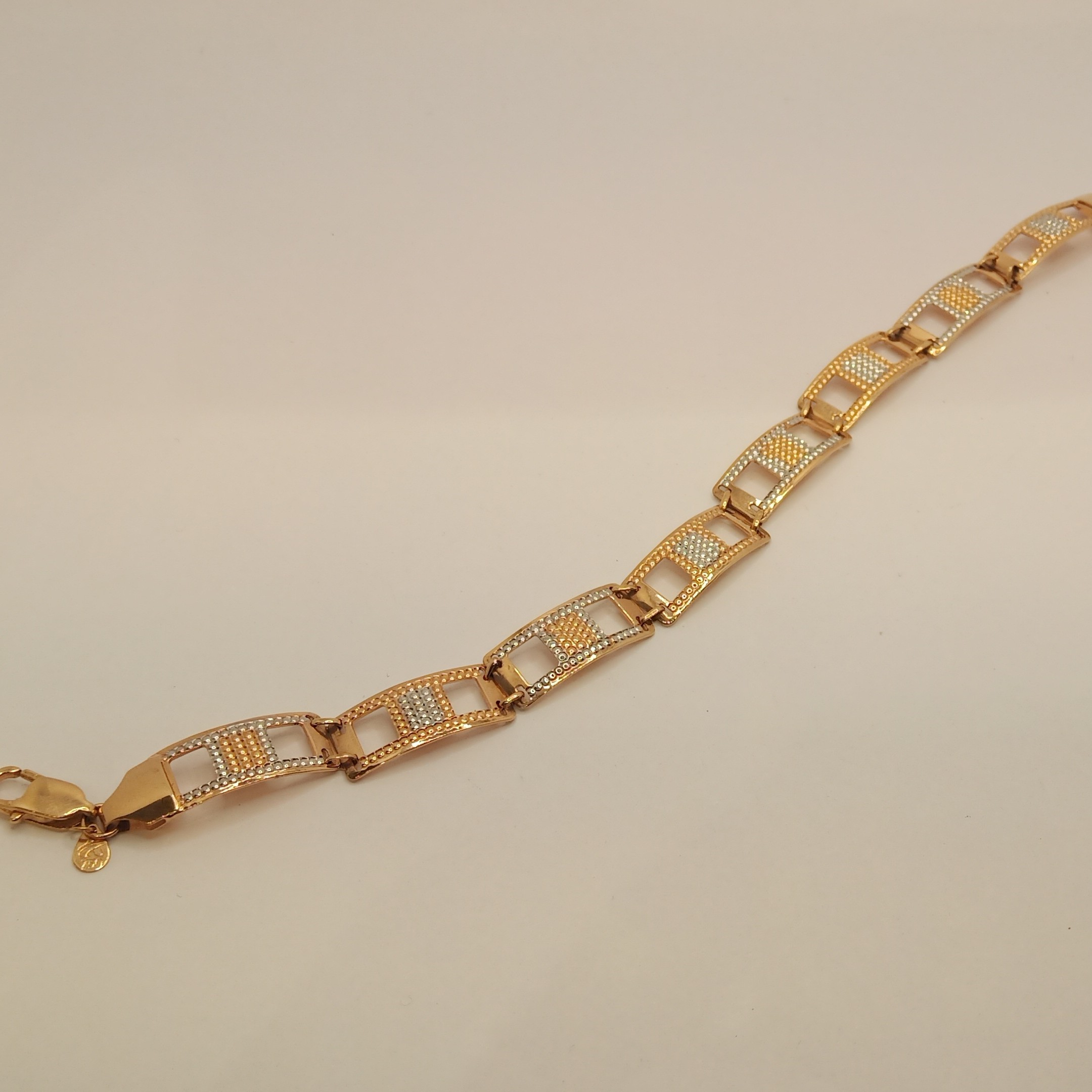 18Kt Gold Daily Wear Lucky