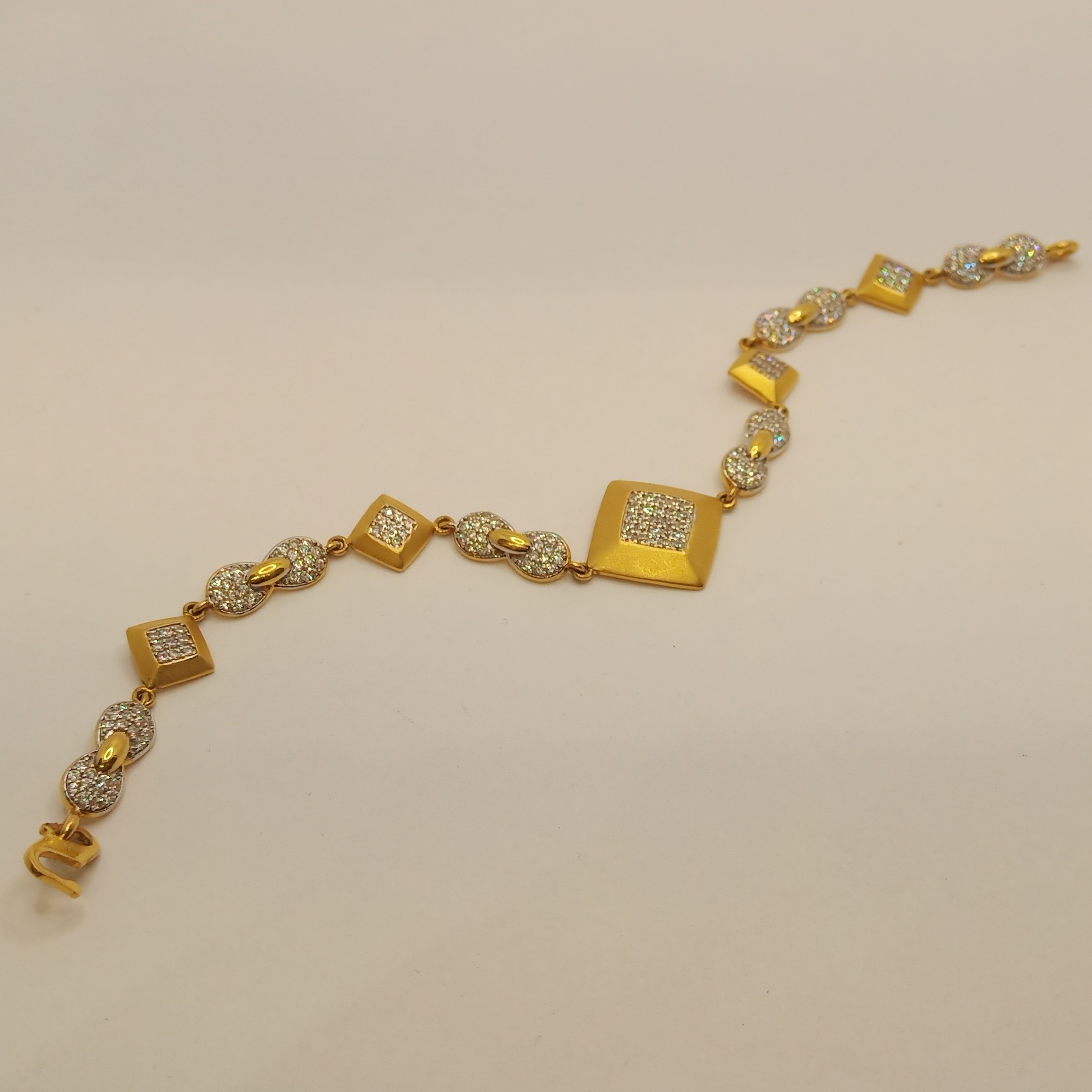 22K Gold CZ Diamond Shape Bracelet