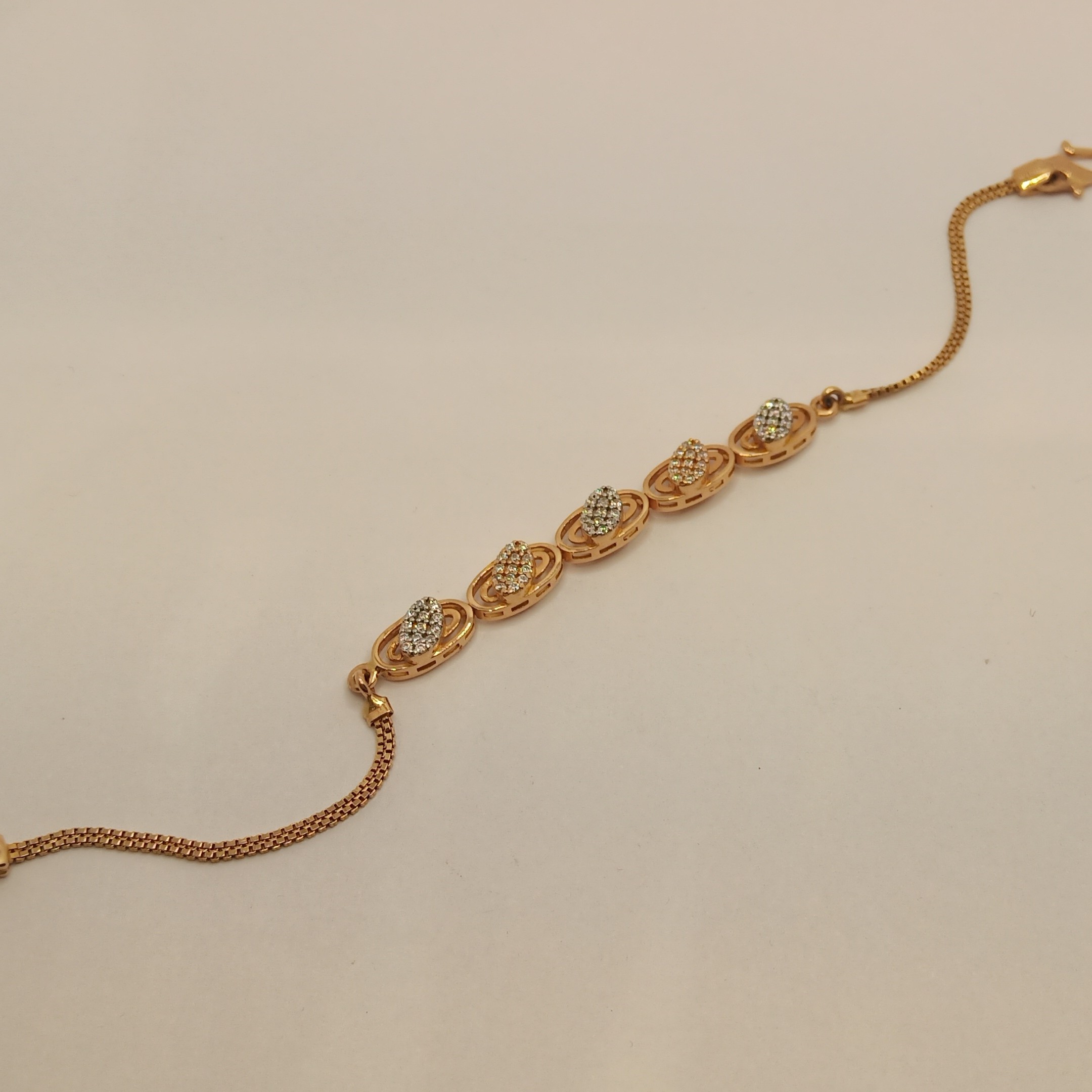 Gold Oval Design Lucky For Women