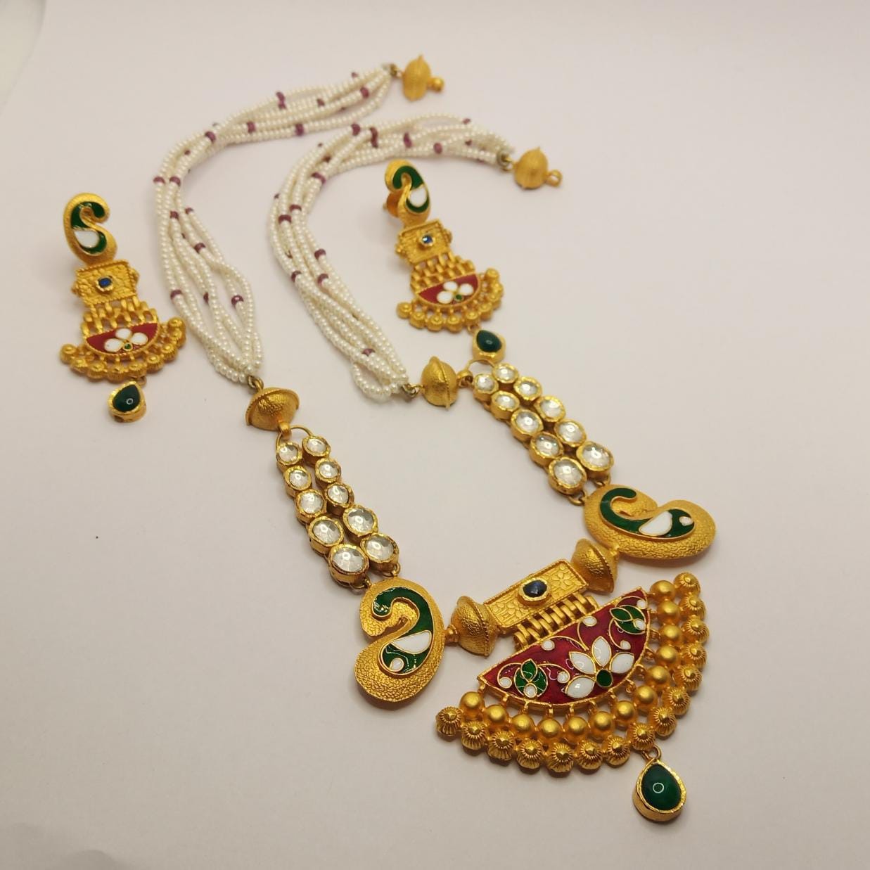 916 Gold Kundan Necklace Set With White Moti