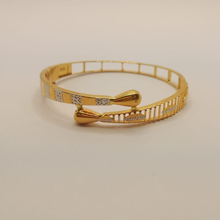 22K Gold Stylish Bracelet