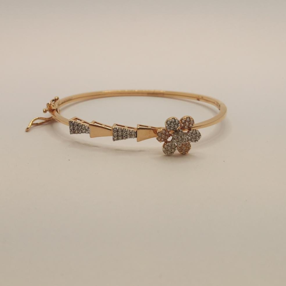 18K Gold Flower Design Bracelet