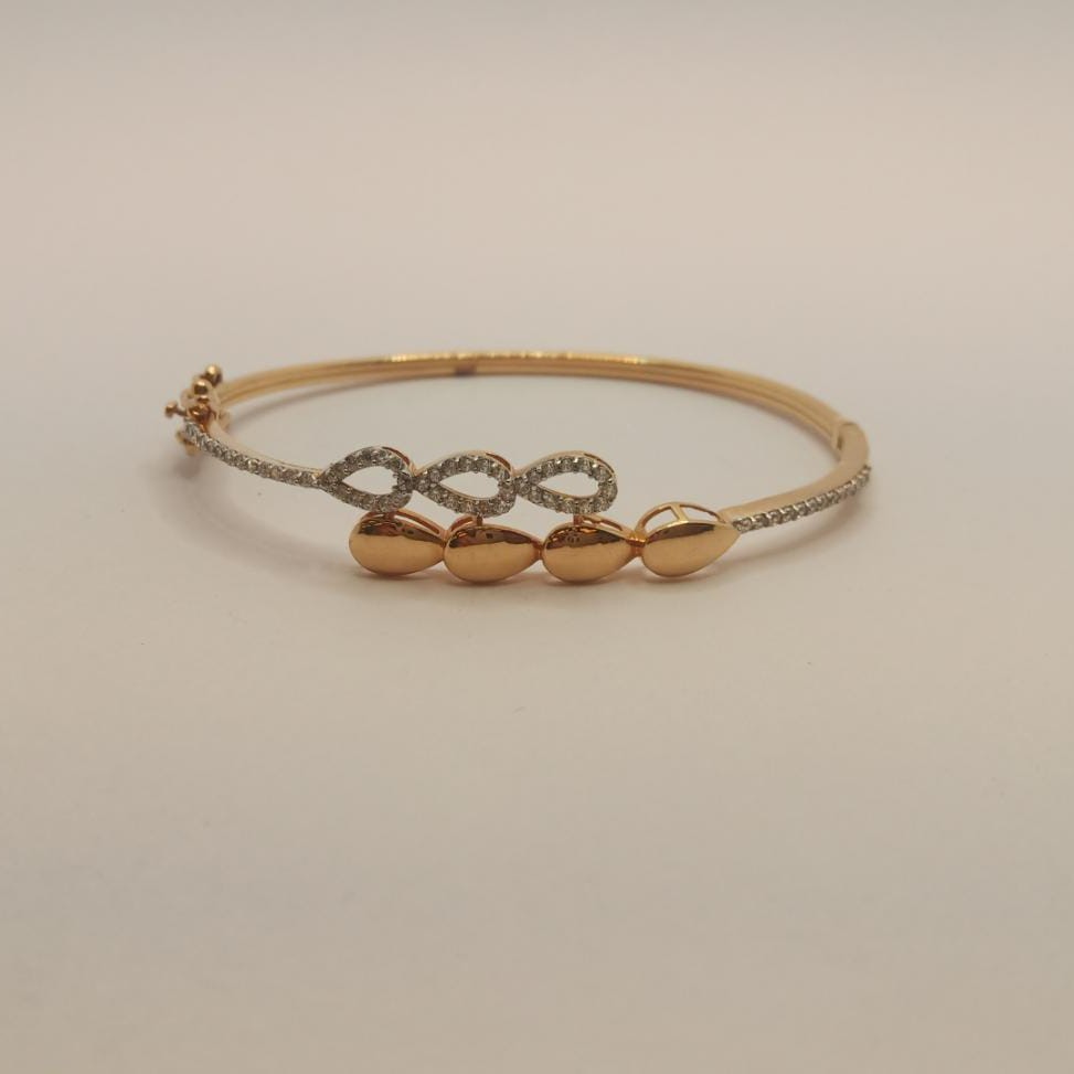 18Kt Gold Attractive Bracelet