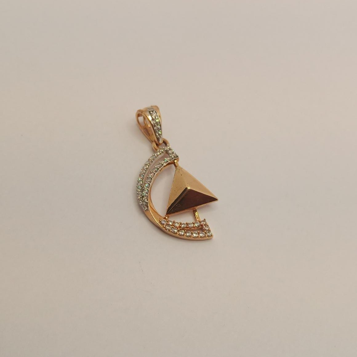 18k gold diamond pendant