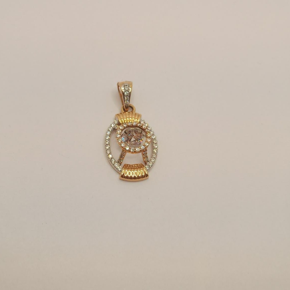 18k gold diamond pendant