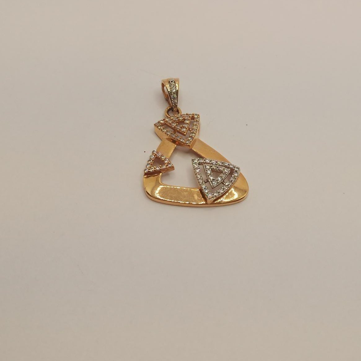 18k gold diamond pendant