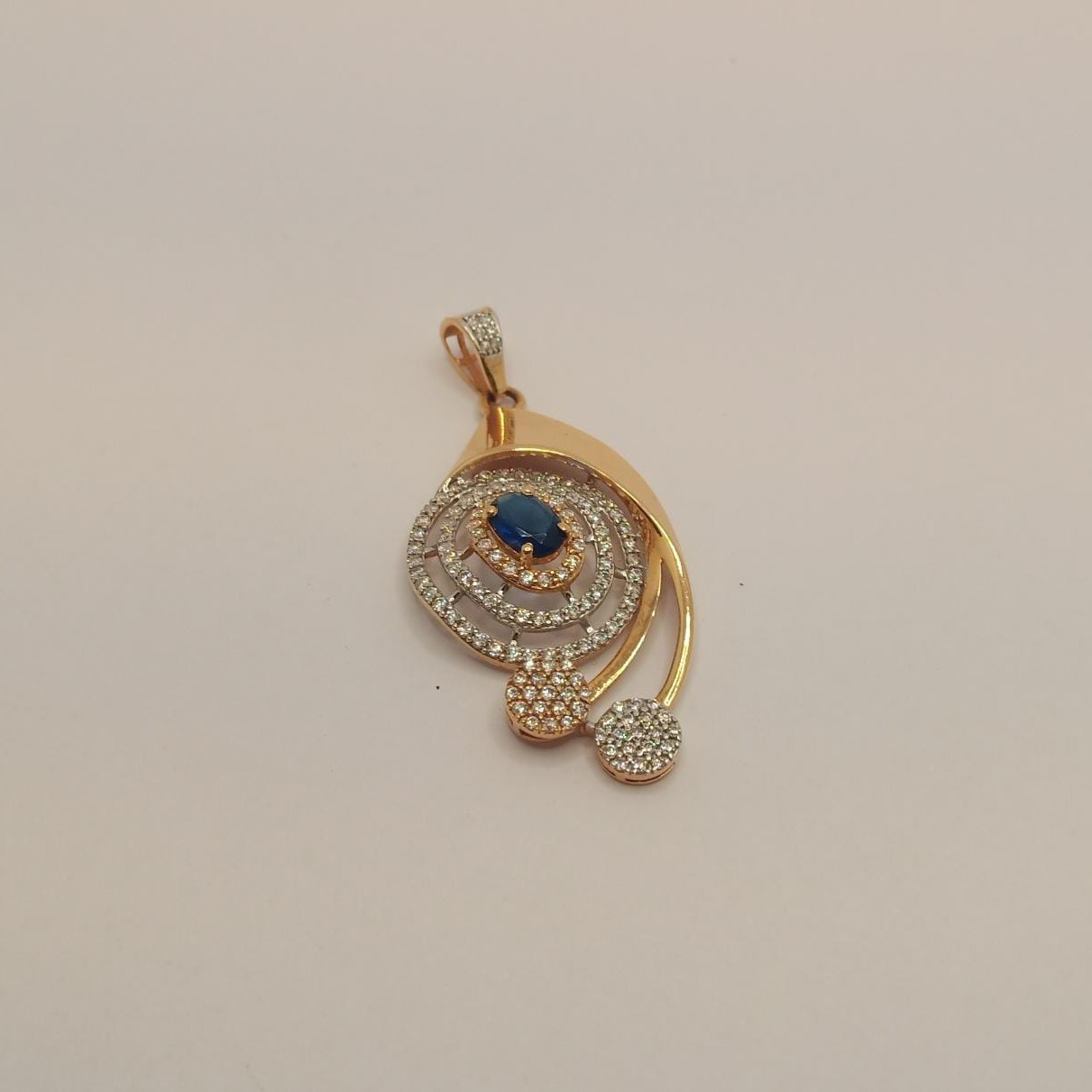 18k gold diamond pendant