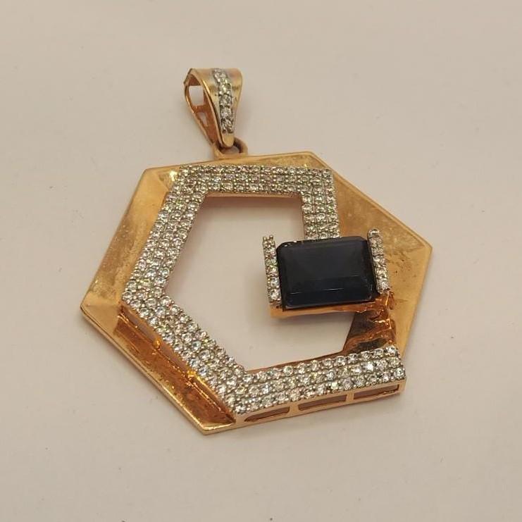 18K Gold Stunning Pendant