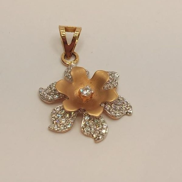 18k gold star design diamond  pendant