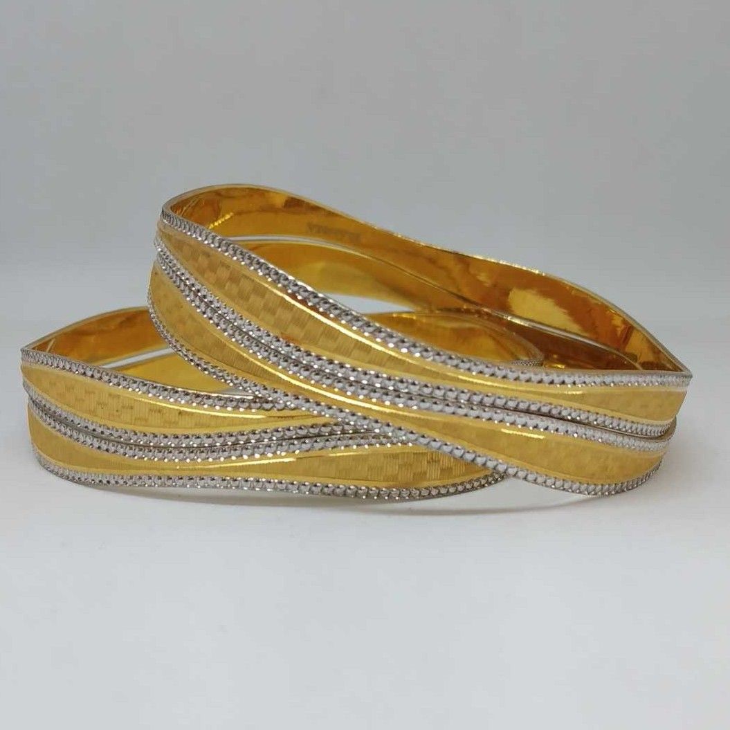 22 kt gold. designed bangle
