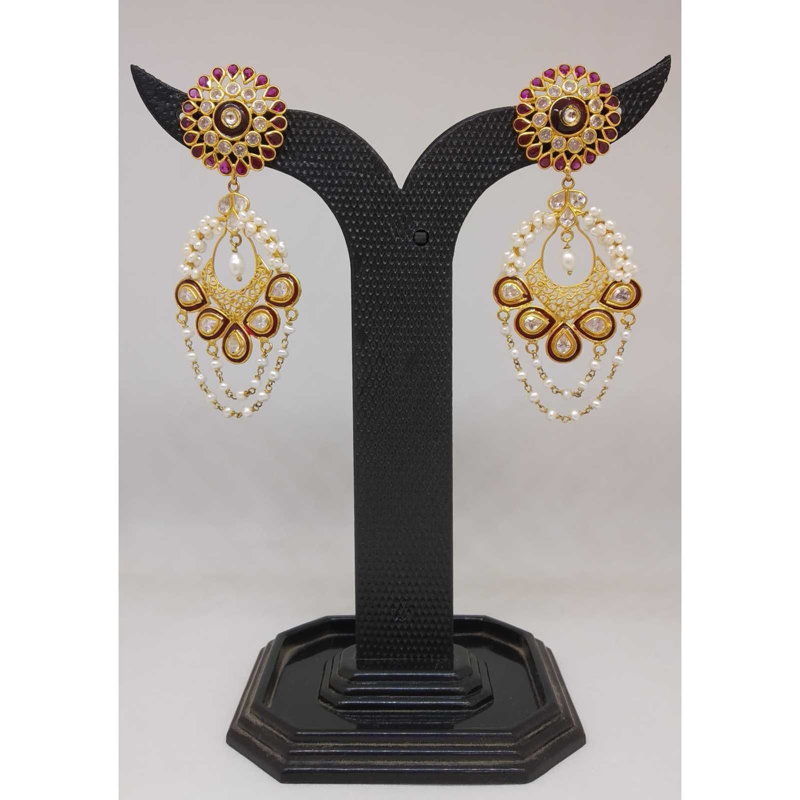 18 KT GOLD FANCY EARRING