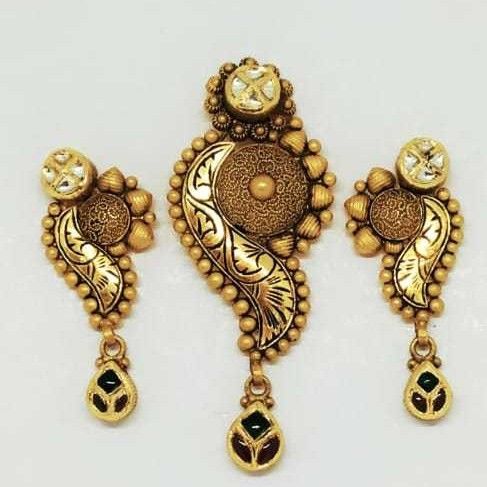 22 KT Gold Antique Pendant Set