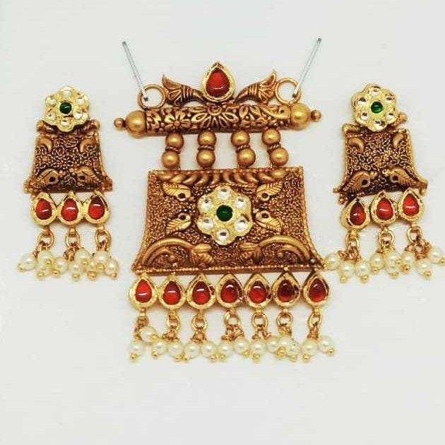 22 KT Gold Antique Pedant Set